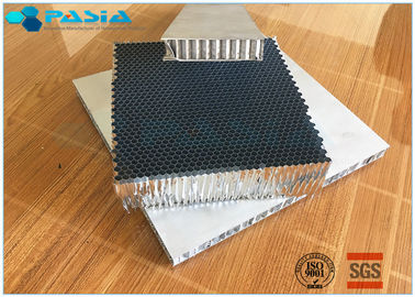 Chine Épaisseur en aluminium adaptée aux besoins du client d'aluminium d'alun de l'âme en nid d'abeilles de la dureté H18 0.035mm fournisseur