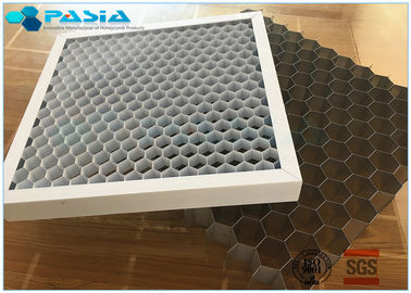 Chine Âme en nid d'abeilles d'utilisation d'industries d'éclairage pour différentes grilles de projecteur d'exposition fournisseur