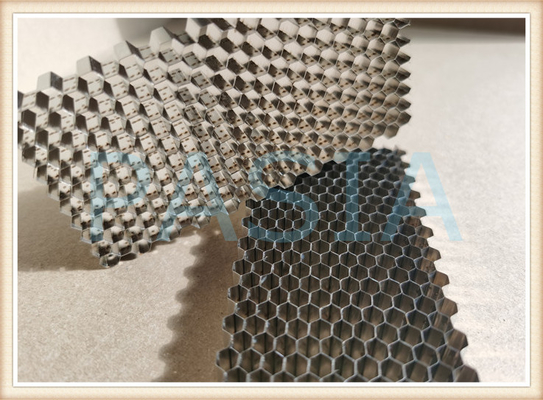 Chine noyau en aluminium de grille de nid d'abeilles d'aluminium de 0.06Mm de petite cellule fournisseur