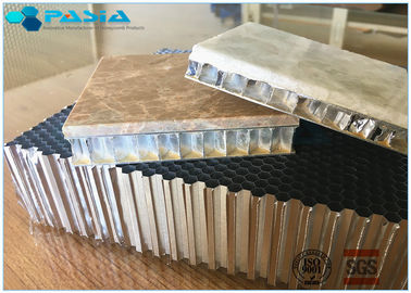 Chine 0,035 matériels en aluminium perforés de nid d'abeilles avec l'excellente représentation fournisseur
