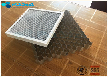Chine Âme en nid d'abeilles en aluminium perforée pour la décoration, le rendement élevé et le Performaces fournisseur