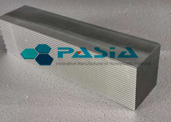 Chine Atténuateur d'impact en feuille d'aluminium Al5052 de structure en nid d'abeille en aluminium fournisseur