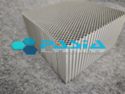 Feuille d'aluminium propre traitée avec un noyau de nid d'abeille en aluminium chrome hexavalent pour des applications haut de gamme fournisseur