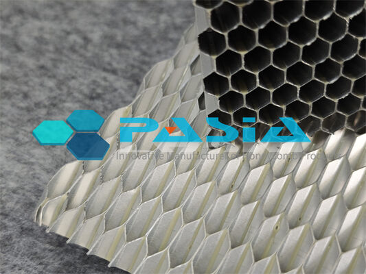 Plaquette d'absorption d'énergie en Honeycomb en aluminium revêtue de chromate résistant à la corrosion de 1250 × 1250 mm, de taille pour le tamponage des véhicules ferroviaires avec des caractéristiques de contrainte de plateau stables. fournisseur